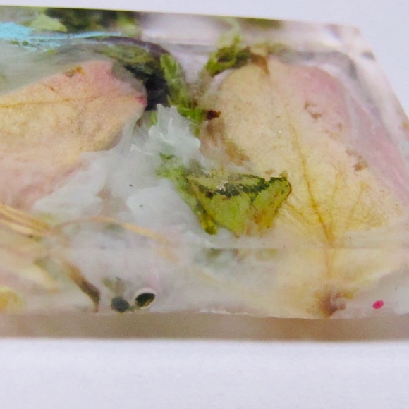 Rose petal resin pendant large bar with hole - Picture 14 of 16